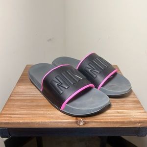 Nike Off Court Slide Size 8